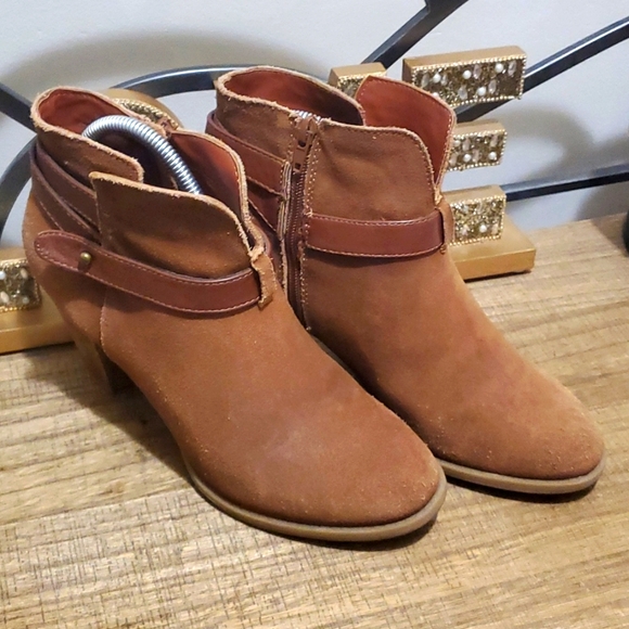 Crown Vintage Liberty Womens Brown Leather Block Heel Ankle Booties 10 - Picture 2 of 8